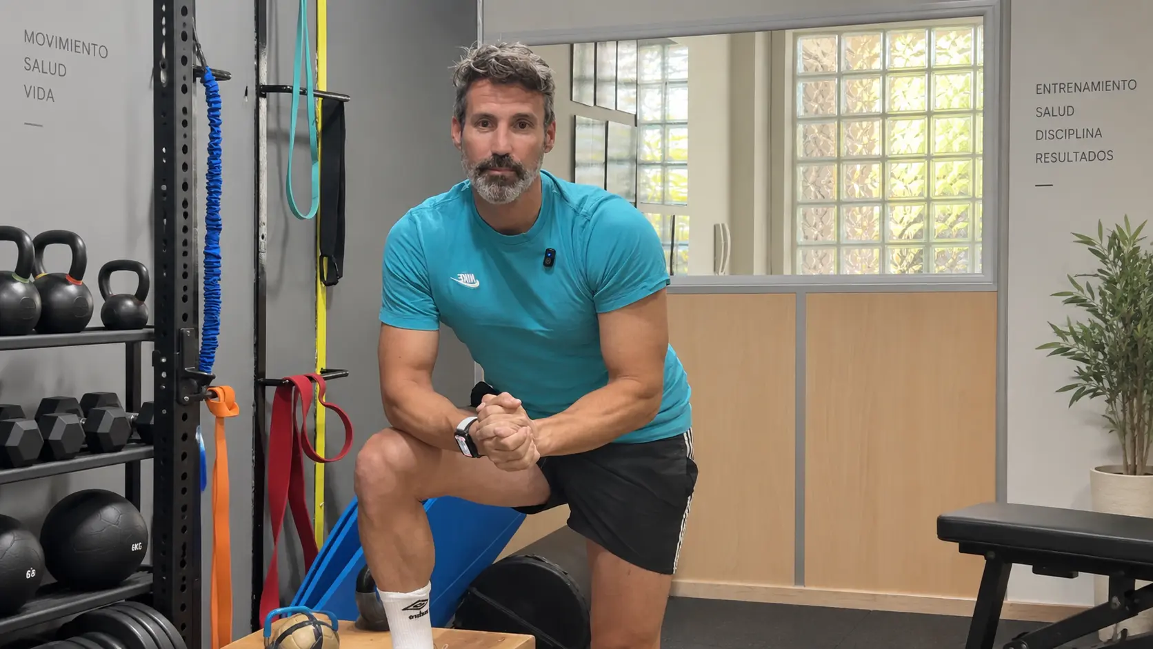 Manu Martín en un espacio de entrenamiento y ejercicio físico
